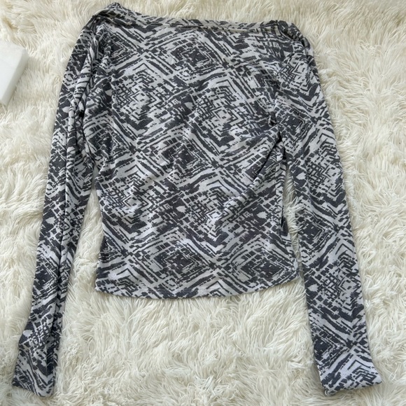 MUDD gray and white long sleeve cropped shirt  size large - Picture 4 of 6